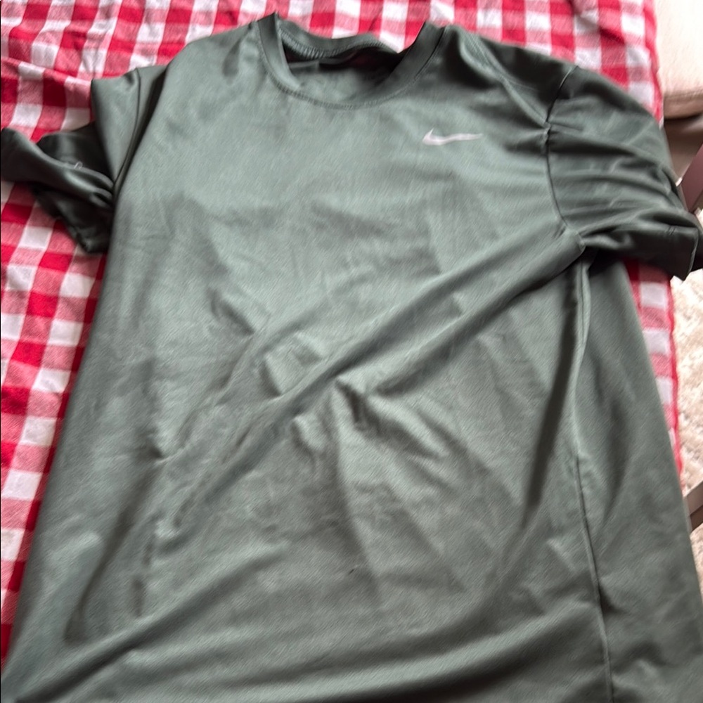 Nike Green Short Sleeve Tee Casual Comfort